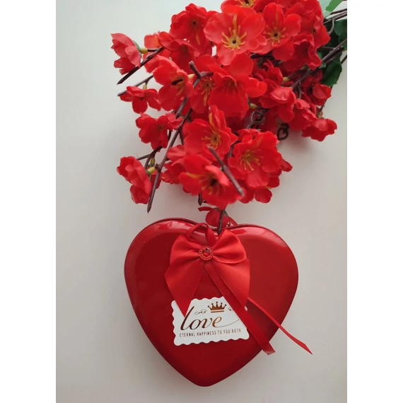 Szív alakú fémdoboz